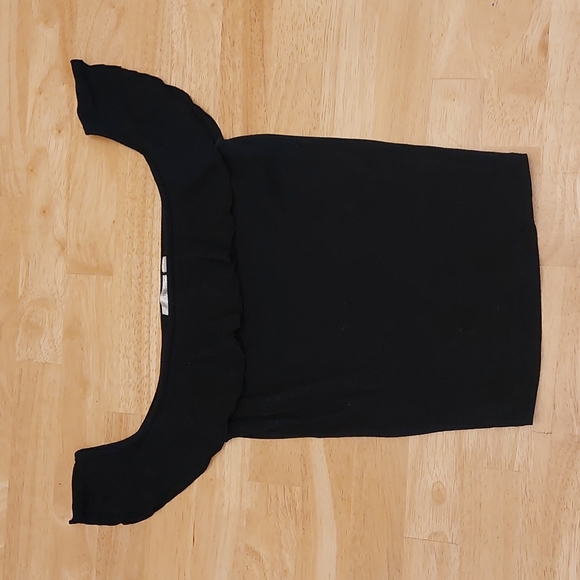 2/$15 EUC Black Off Shoulder Crop Top Size M - Picture 1 of 9